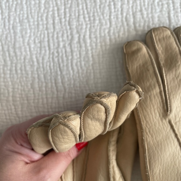 Cole Haan cream leather and cashmere gloves - Picture 4 of 6
